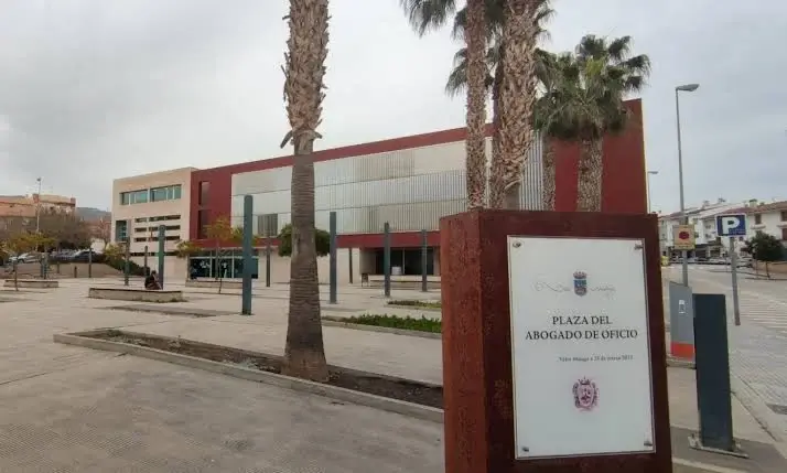 Edificio de los juzgados de Vélez-Málaga, en la plaza del Abogado de Oficio